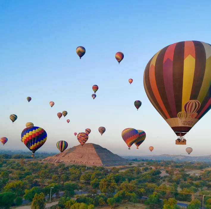 Amanecer en Teotihuacán: Vuelo en Globo Aerostático