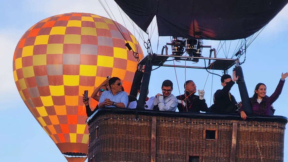 Amanecer en Teotihuacán: Vuelo en Globo Aerostático