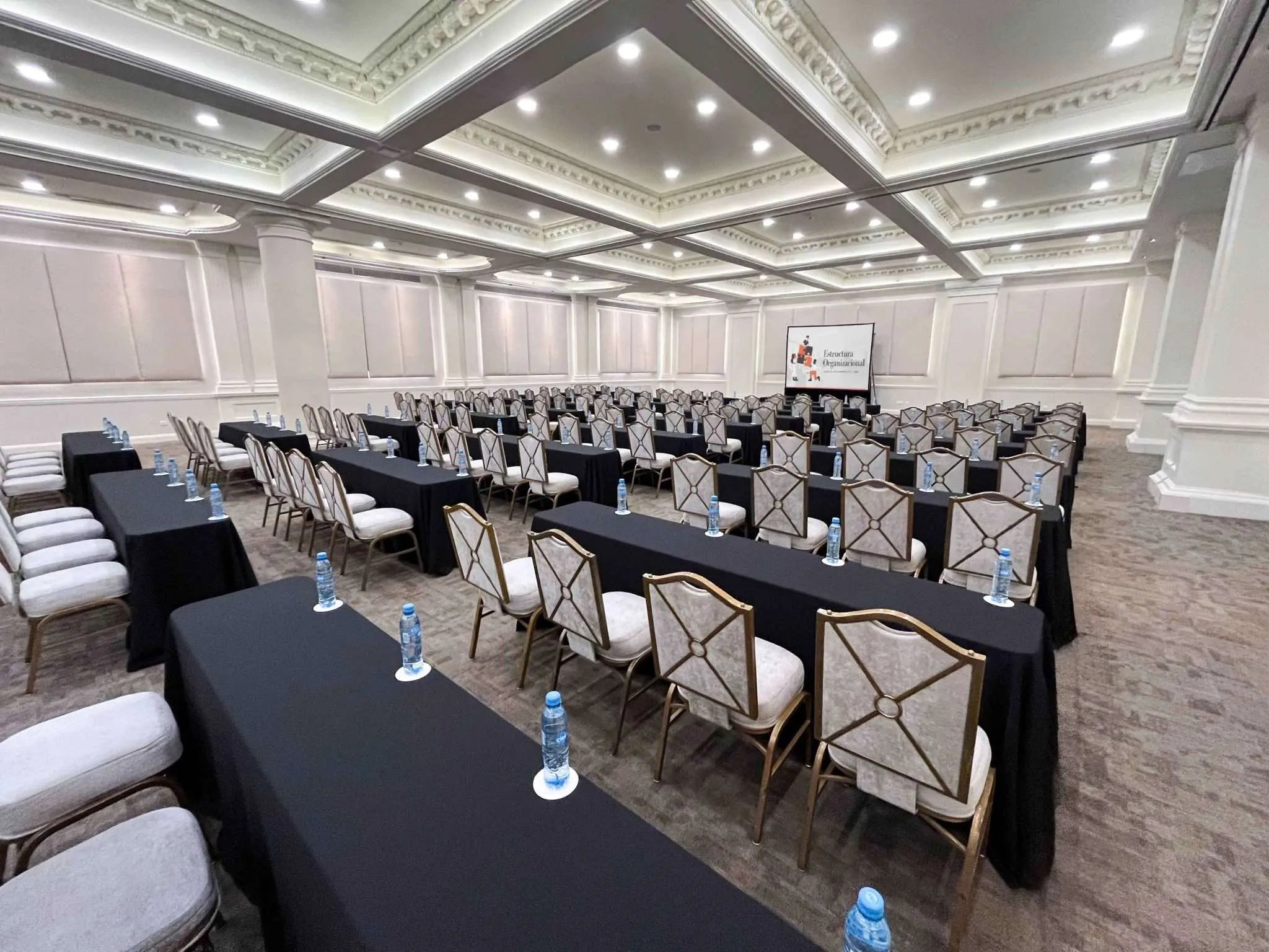 Safi Royal Luxury Valle: Estilo Clásico & Terraza Privada