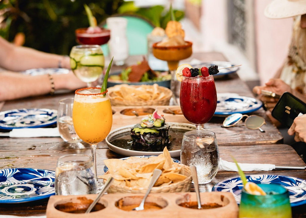 VIP Tequila Experience: Transporte de Lujo y Destilería Premium | The Summit