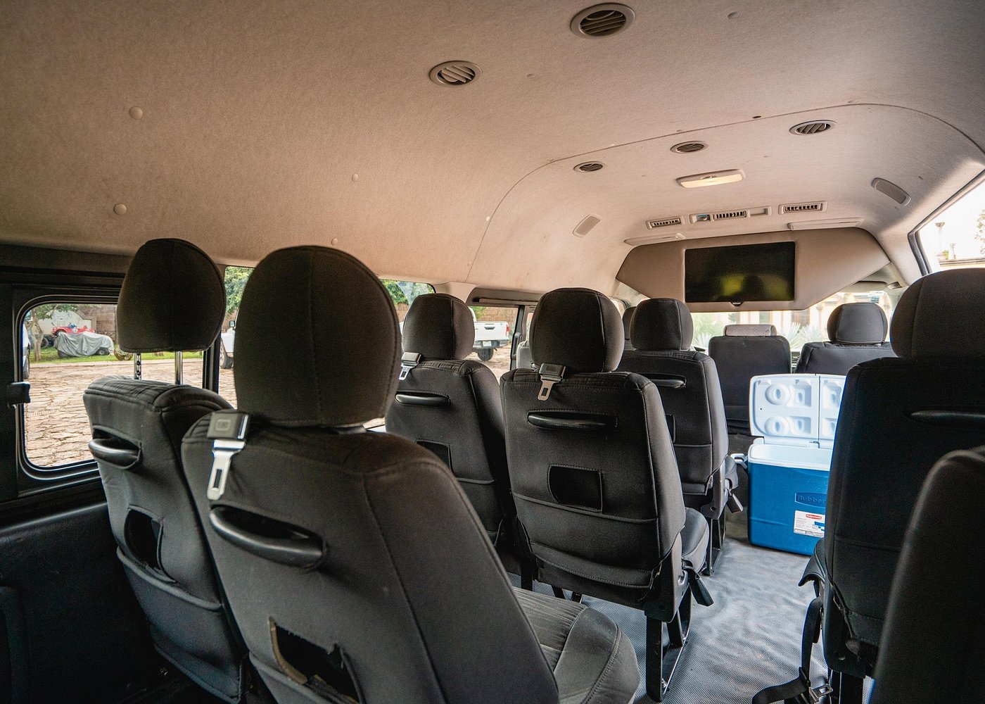 VIP Tequila Experience: Transporte de Lujo y Destilería Premium | The Summit