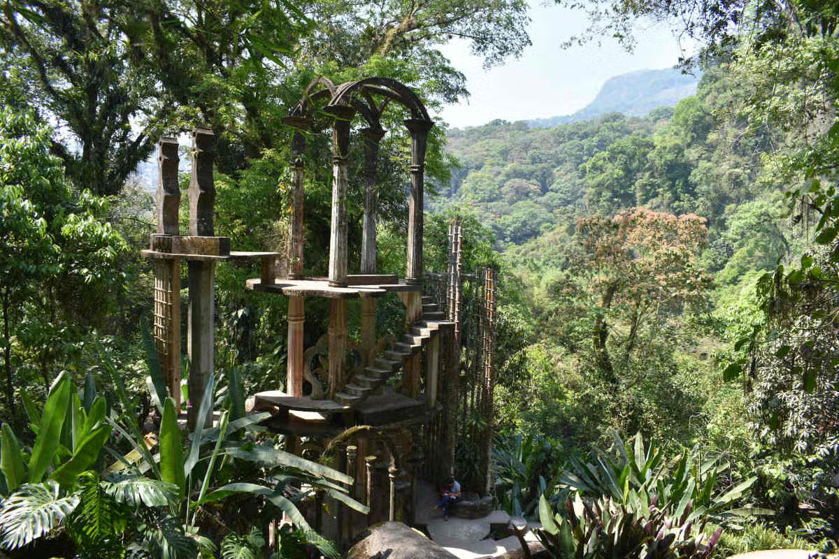 Surrealismo y Abismo: Xilitla y Sótano de las Golondrinas