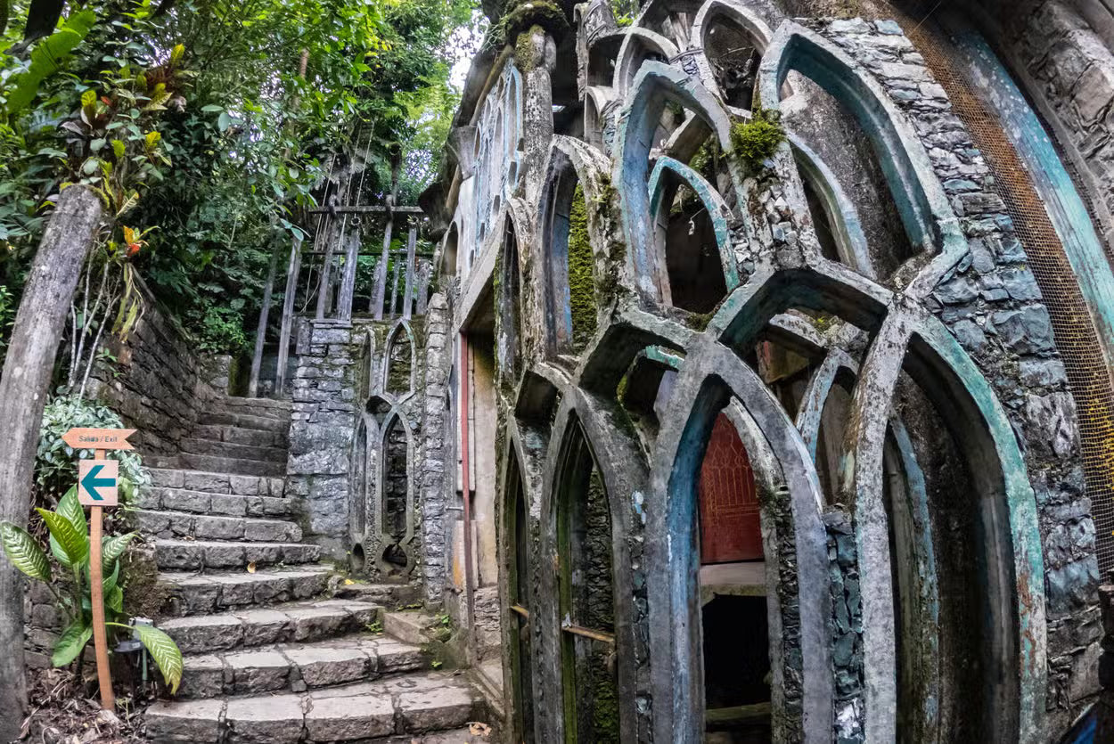 Surrealismo y Abismo: Xilitla y Sótano de las Golondrinas